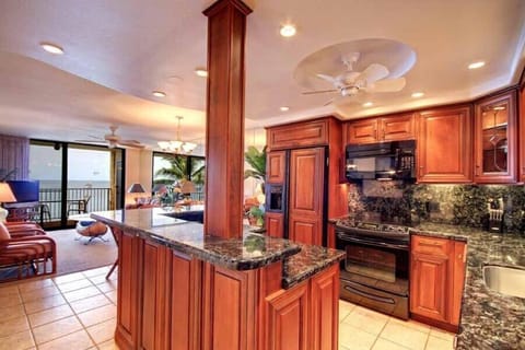 Private kitchen | Fridge, microwave, oven, stovetop