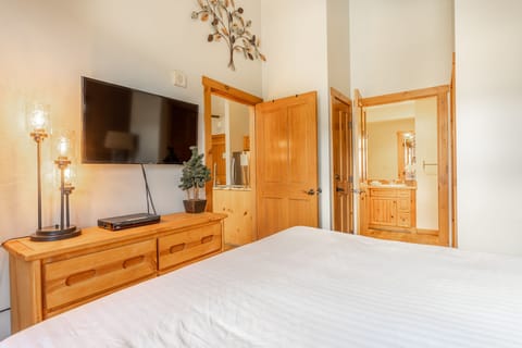 1 bedroom, premium bedding, memory foam beds, iron/ironing board