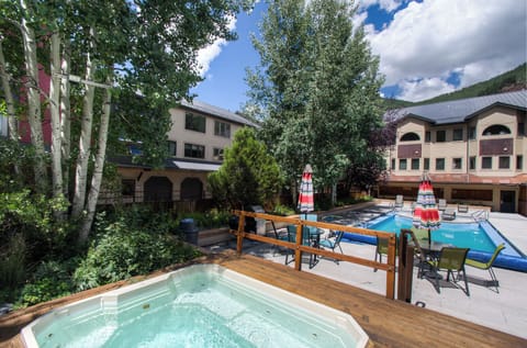 Lulu City hot tub and pool