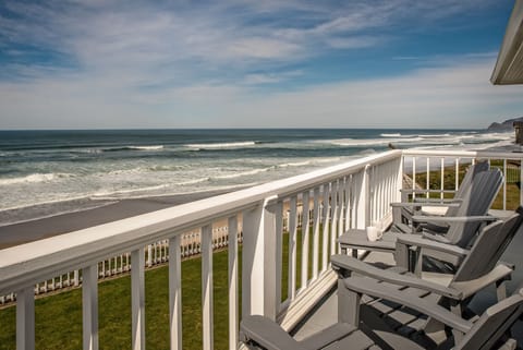 Loft deck with wooden chairs - Upper deck with commanding views N to S