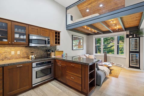 Columbia 8 has all the pots, pans, serving ware, dishes, and small appliances to cook a gourmet meal! Whoever is staying in the 1st loft bedroom, will smell breakfast right away!