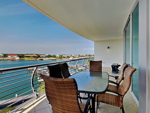 Welcome to Bella Luna #404