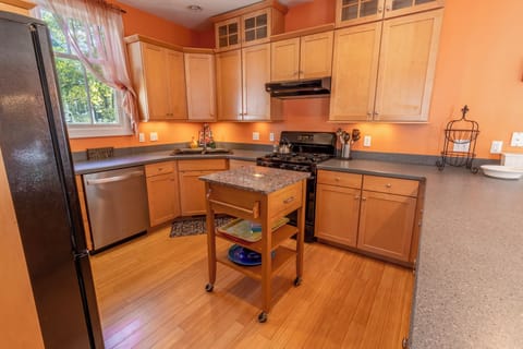 Main Level | Kitchen