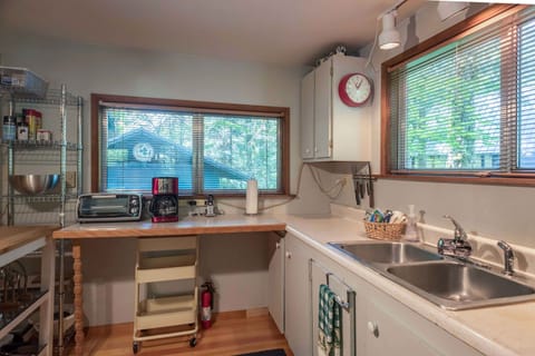 Kitchen - In the kitchen there is a wonderful wood burning wood stove next to the oven. Refrigerator, microwave and much more! No dishwasher here though. Enjoy spending time together while you wash your dishes by hand.