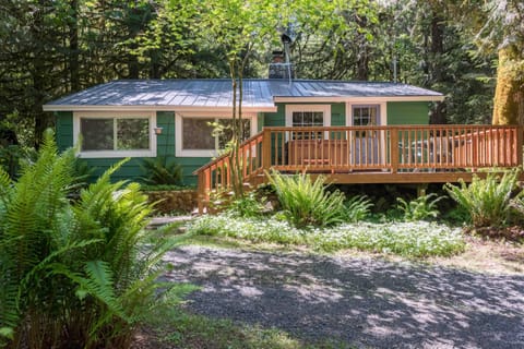 Salmon River Getaway - Welcome to Salmon River Getaway. Enjoy the hot tub on the deck and out door seating for entertaining.