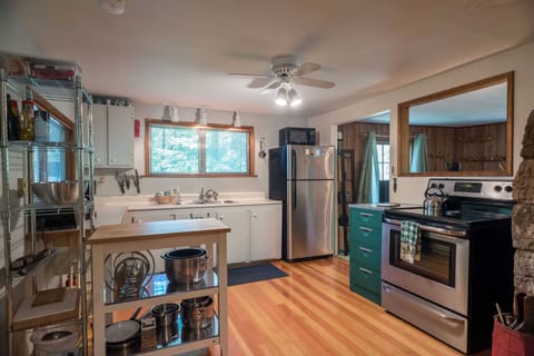 Kitchen - In the kitchen there is a wonderful wood burning wood stove next to the oven. Refrigerator, microwave and much more!