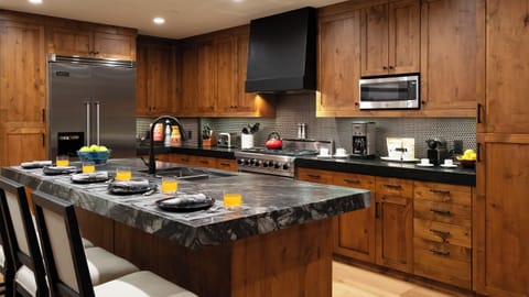 Gourmet Kitchen, Main Level