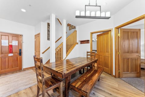 Dining area seating 6-8.