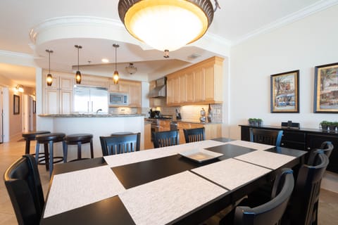 Bella Riva 106 - Dining and Breakfast Bar Area