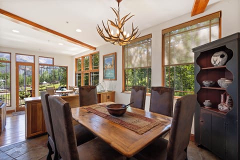 3.01-dining-room-pine-meadows-138-
