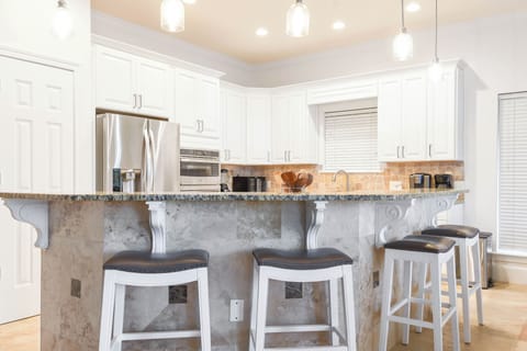 Casa Di Amore - Breakfast Bar and Kitchen