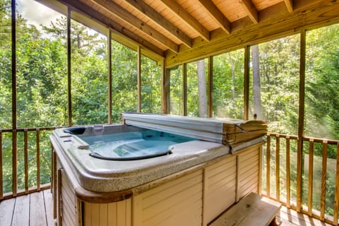 Indoor spa tub