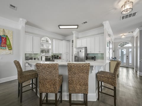 Kitchen - Breakfast Bar