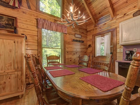 Dining Area - Seating for Six