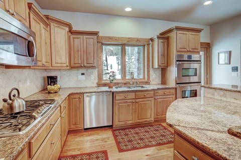 Kitchen - Highlands Trail House - Breckenridge Vacation Rental