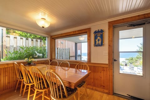 Dining area - Seating for 8 and oceanviews.