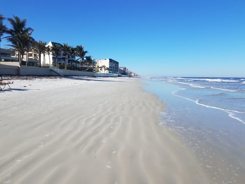 Beach nearby, sun loungers, beach towels