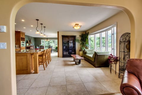 Huge Beachfront Home, Jaw-Dropping Views, Hot Tub, Rare Privacy - Dogs OK House in Yachats