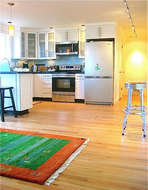 Solid oak flooring & wood laminate to reduce dust & allergies