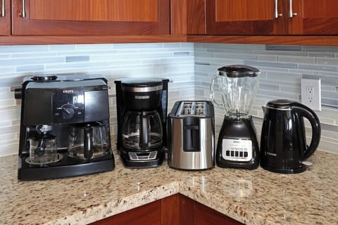 Poipu Kapili 10 Kitchen Appliances