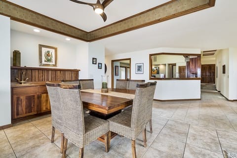 Inside Dining to Kitchen