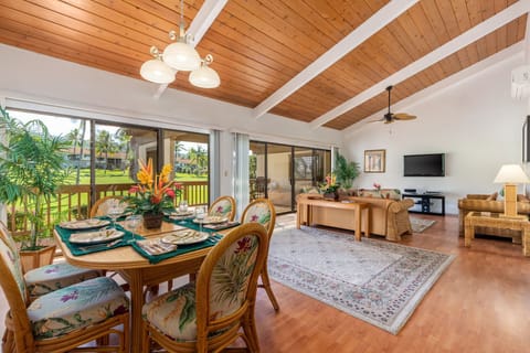 Dining and Living Areas Open to an Expansive Lanai