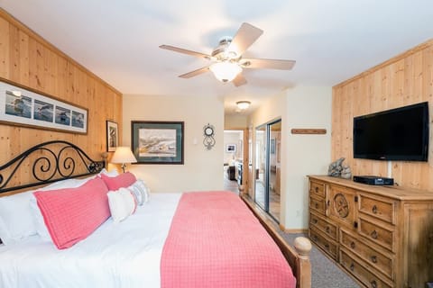 Viking Lodge 311 - unwind in the super comfortable king sized bed.