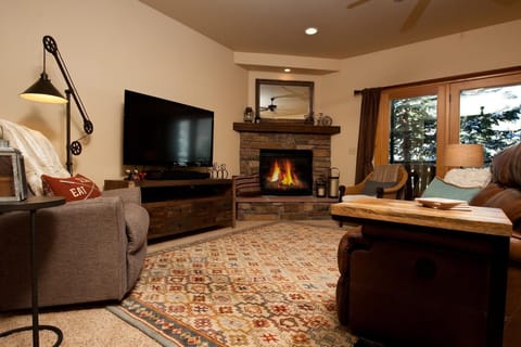 Living area | TV, fireplace, table tennis