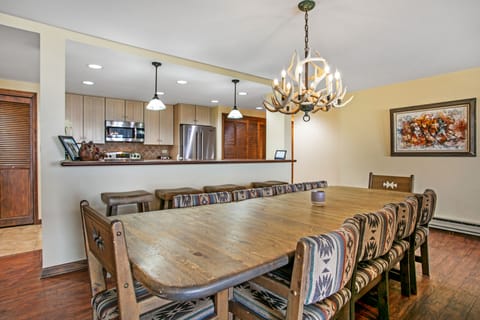 Dining area/ Breakfast Bar - Dining area/ Breakfast Bar