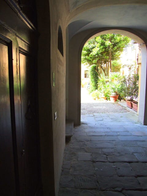 Main Entrance, Planimetry