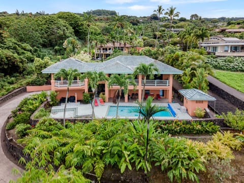 Pu'uwai Villa has three bedrooms, two and a half baths, 2700 square feet of living area