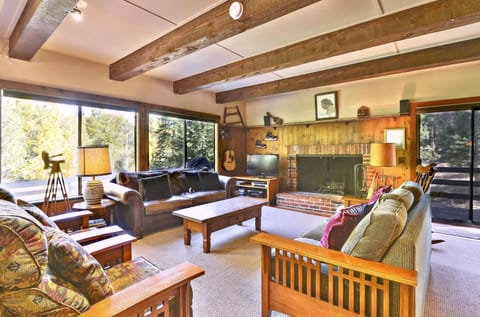 main level-living room-_mre0081