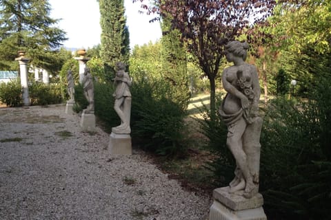 Plant, Leaf, Tree, Sky, Temple, Sculpture, Statue, Trunk, Art, Grass