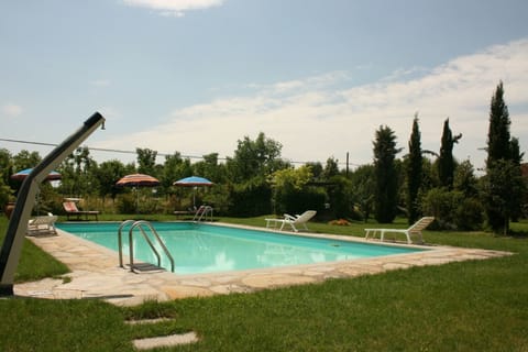 Water, Cloud, Sky, Plant, Swimming Pool, Building, Tree, Shade, Leisure, Grass