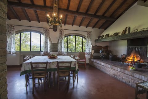 Room, Property, Building, Interior Design, Furniture, Estate, Real Estate, Ceiling, House, Architecture