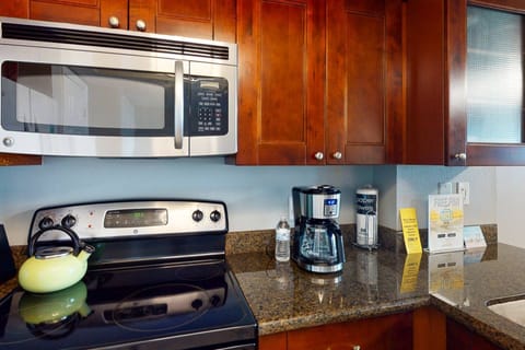 Fridge, microwave, dishwasher, coffee/tea maker