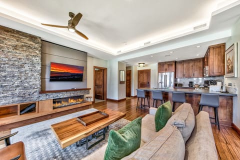 Living Room, Room, Indoors, Hardwood, Screen