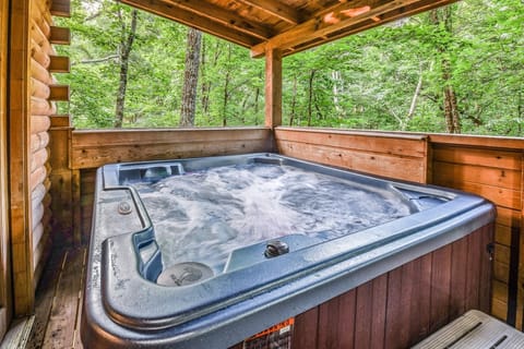 Hot Tub, Tub, Indoors, Architecture, Building