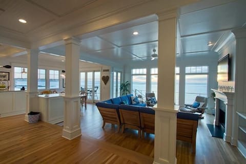 Nothing but the sea! Living area with a view.