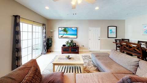 6 Schlafzimmer Villa ~ 12 Betten ~ Perfekt für Familien und Golfer ~ 70-Zoll-TV apartment in Myrtle Beach