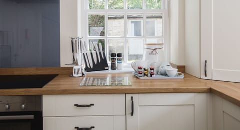 Kitchen, Queens Cottage at Sudeley Castle, Bolthole Retreats