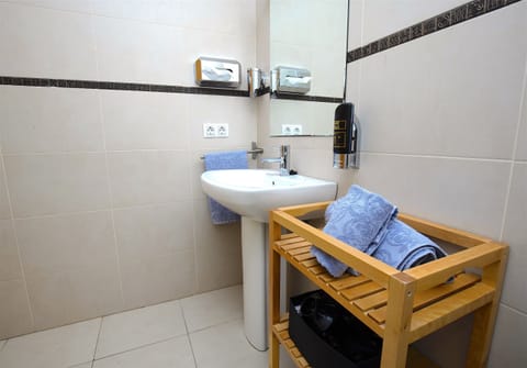 Shower, eco-friendly toiletries, hair dryer, towels