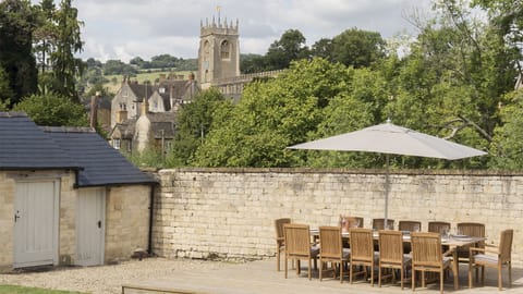Patio, Almsbury Farmhouse at Sudeley Castle, Bolthole Retreats