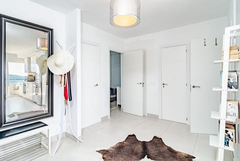 The apartment in Estepona has 3 bedrooms and has capacity for 6 people. 
The apartment is tastefully-furnished, is ample, and is 80 m². The property is located right next to the beach. It has views of waterfront and the mountain. 