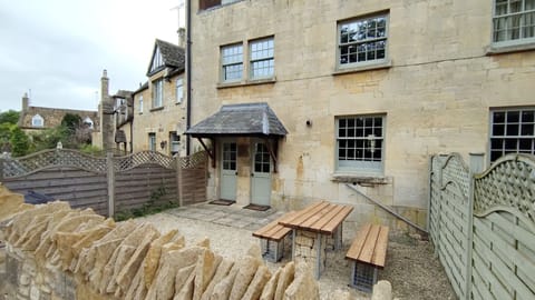 Lady Jane Grey Cottage at Sudeley Castle, Bolthole Retreats