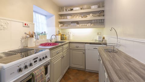 Kitchen, Box Cottage, Bolthole Retreats