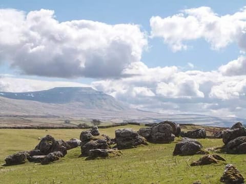OLD HALL COTTAGE, family friendly, with hot tub in Settle Cottage in Giggleswick