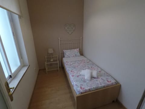 3 bedrooms, iron/ironing board, internet, bed sheets