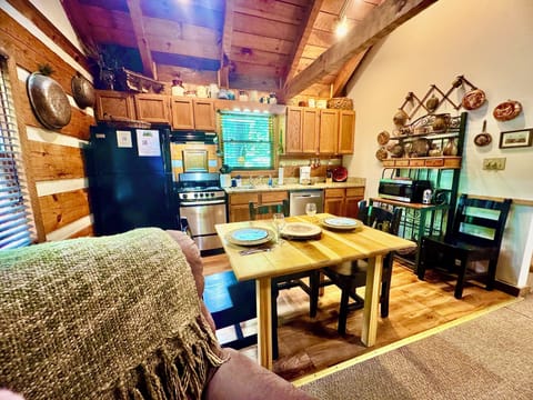 Small but fully equipped kitchen for cooking a meal for your sweetheart!