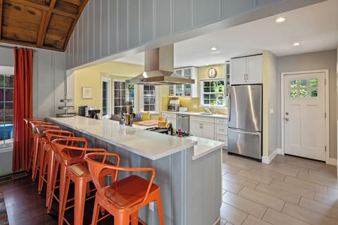 Room for the chef! And a few helpers.